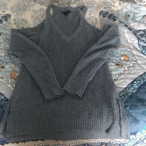 EUC AMERICAN EAGLE COLD SHOULDER SWEATER